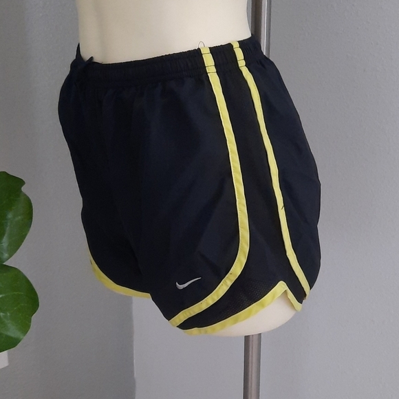 Nike shorts - Picture 2 of 3